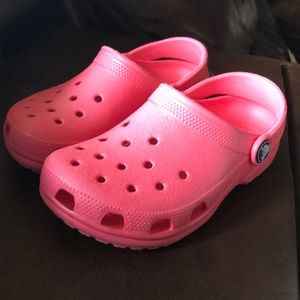 crocs salmon